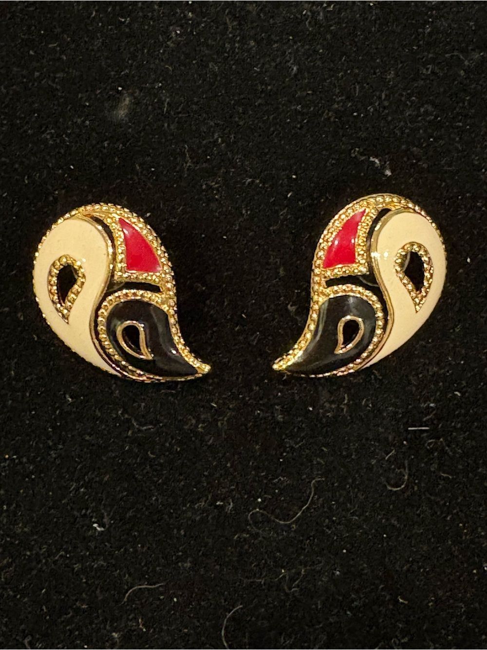 VTG Avon Paisley Gold-Tone Cream, Black & Red Paisley Enamel NWOT Pierced 80’s